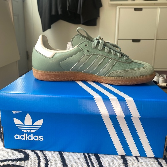 BNIB Green and Chalk White Sambas OG W - Picture 1 of 8